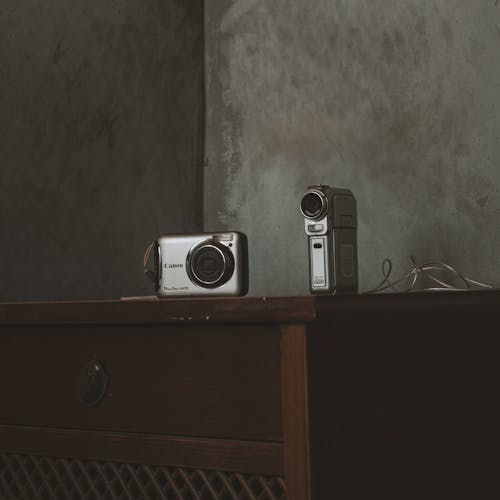 Безкоштовне стокове фото на тему «Canon, камери, комод»