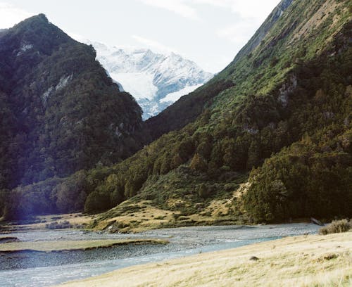 Gratis lagerfoto af bjerge, flod, lodret skud