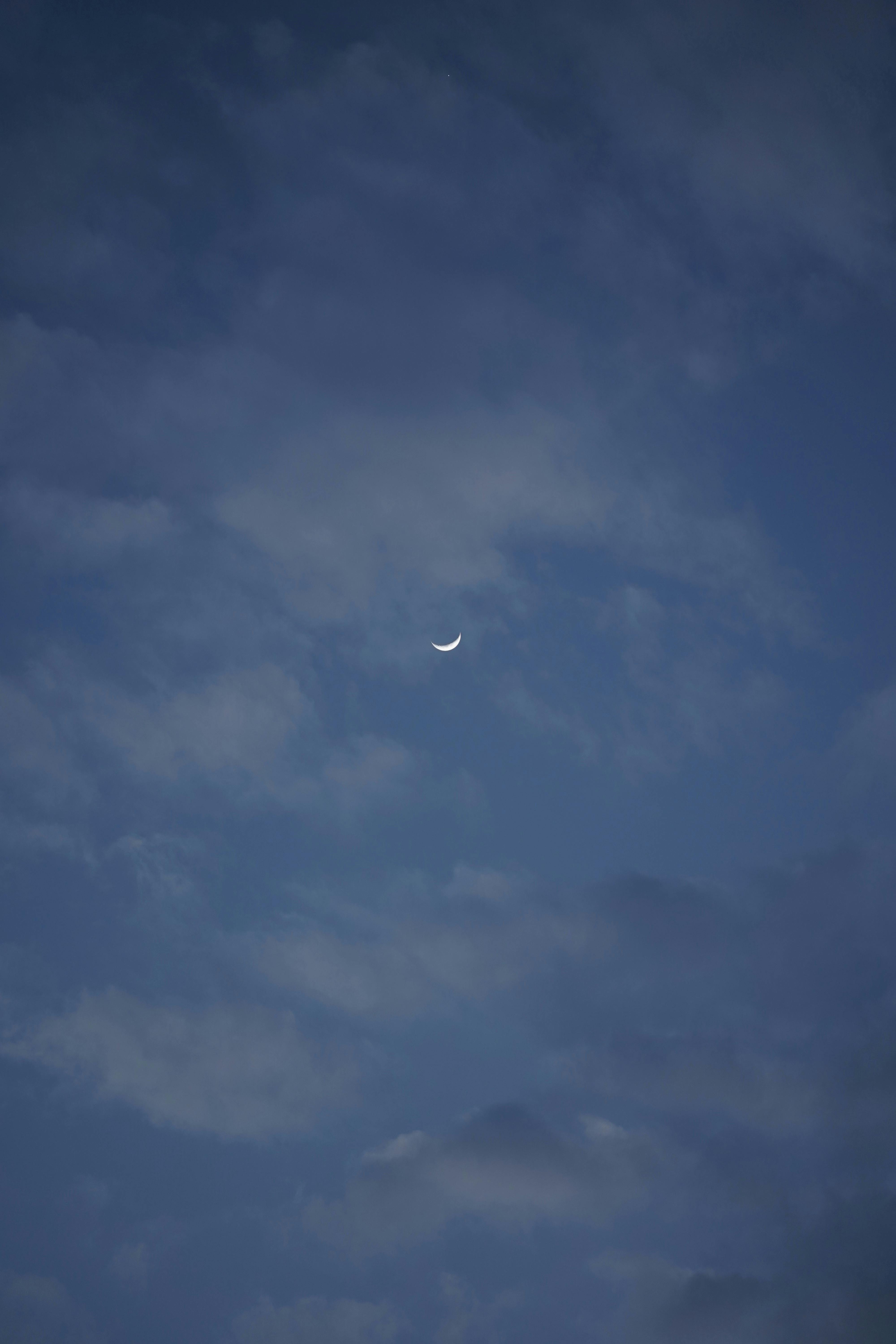 Half Moon in the Sky · Free Stock Photo