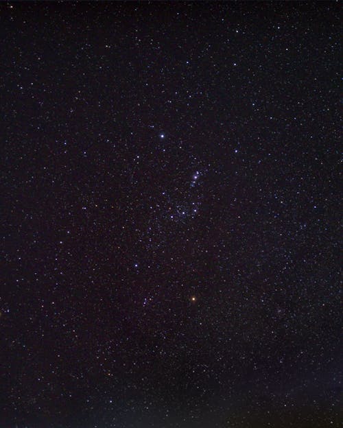 Foto profissional grátis de estrelas, noite estrelada, tiro vertical