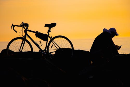 Foto d'estoc gratuïta de aparcat, assegut, bici