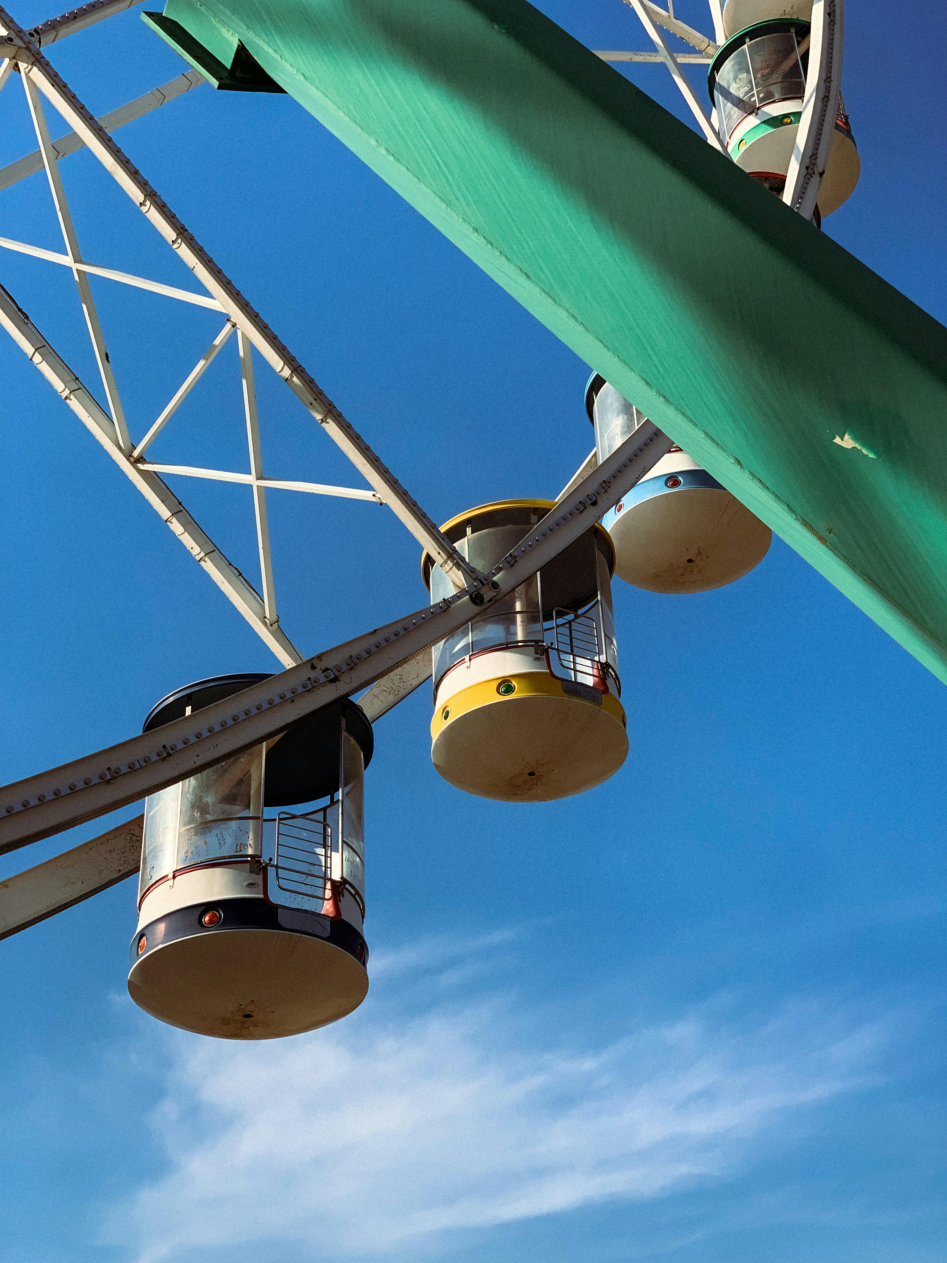 White Steel Ferris Wheel · Free Stock Photo