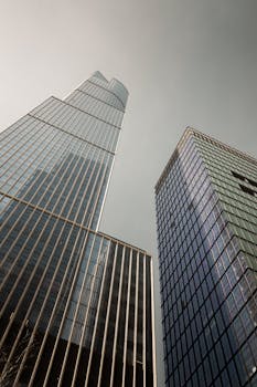 Impressive view of modern skyscrapers in New York City, capturing urban architecture and skyline.