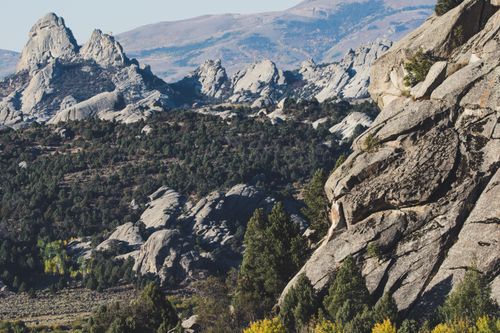 Free Breathtaking view of rugged rocky mountains under clear sky, perfect for nature enthusiasts. Stock Photo