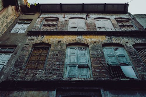 Free An old and weathered building exterior in Ahmedabad, India, captured from a low angle. Stock Photo