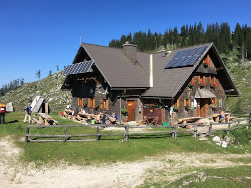 Ilmainen kuvapankkikuva tunnisteilla aurinkopaneelit, bungalow, maaseudun