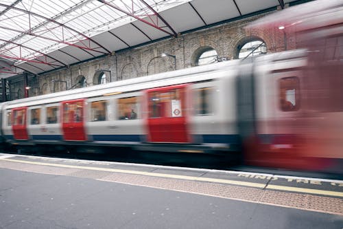 Безкоштовне стокове фото на тему «Громадський транспорт, дорога на роботу, Залізничний вокзал»