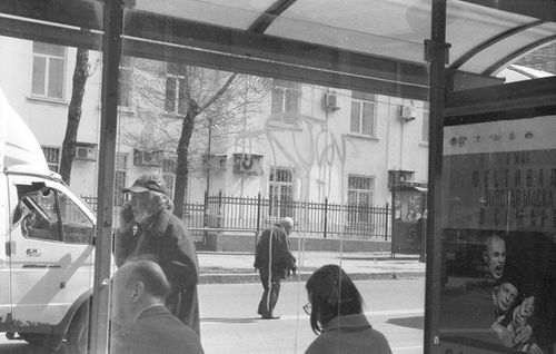 Free Monochrome urban scene depicting daily life at a bus stop with commuters. Stock Photo