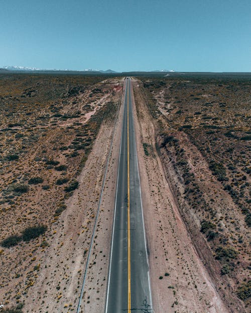 Immagine gratuita di autostrada, deserto, ripresa da drone
