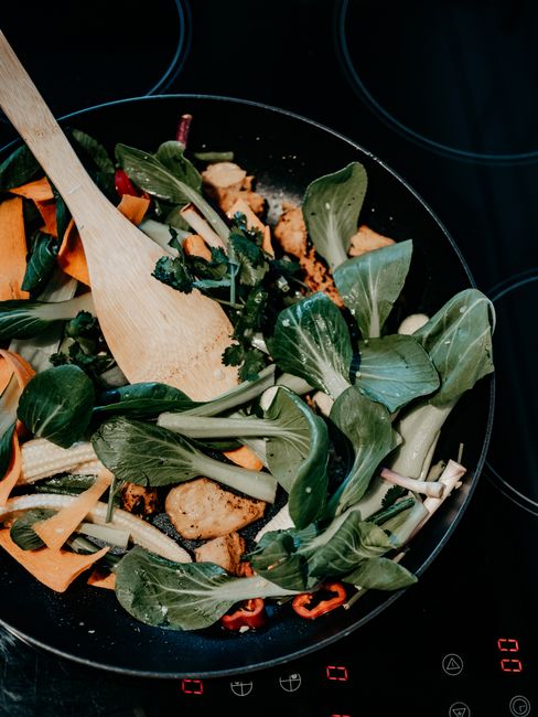 stir frying pan vegetables