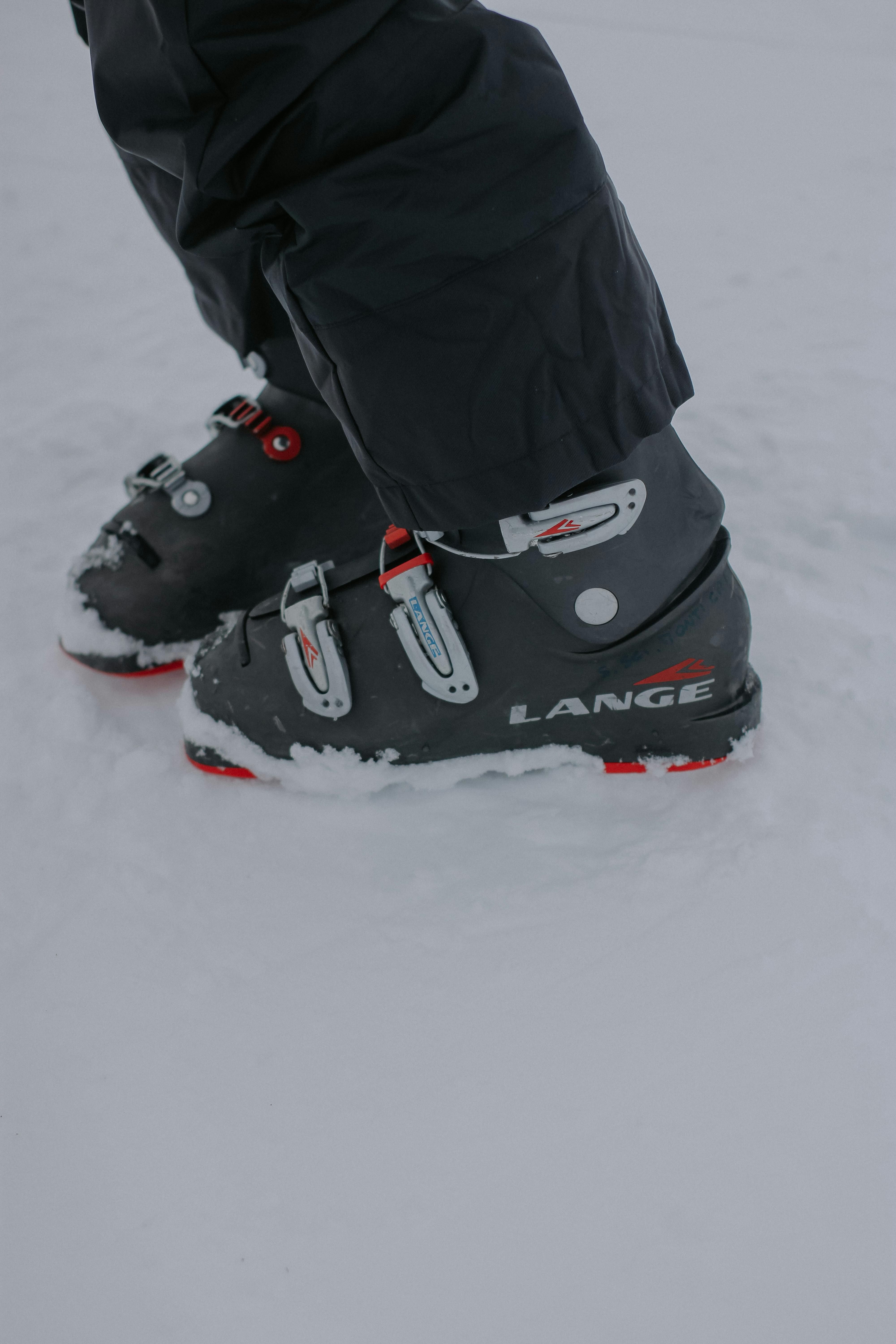 11 800+ Chaussure Ski Photos, taleaux et images libre de droits