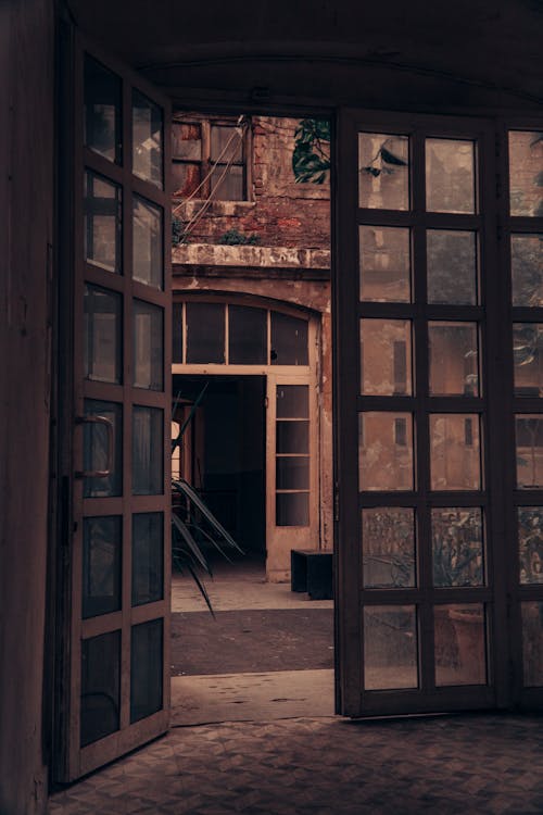 Fotobanka s bezplatnými fotkami na tému budova, dvere, interiér