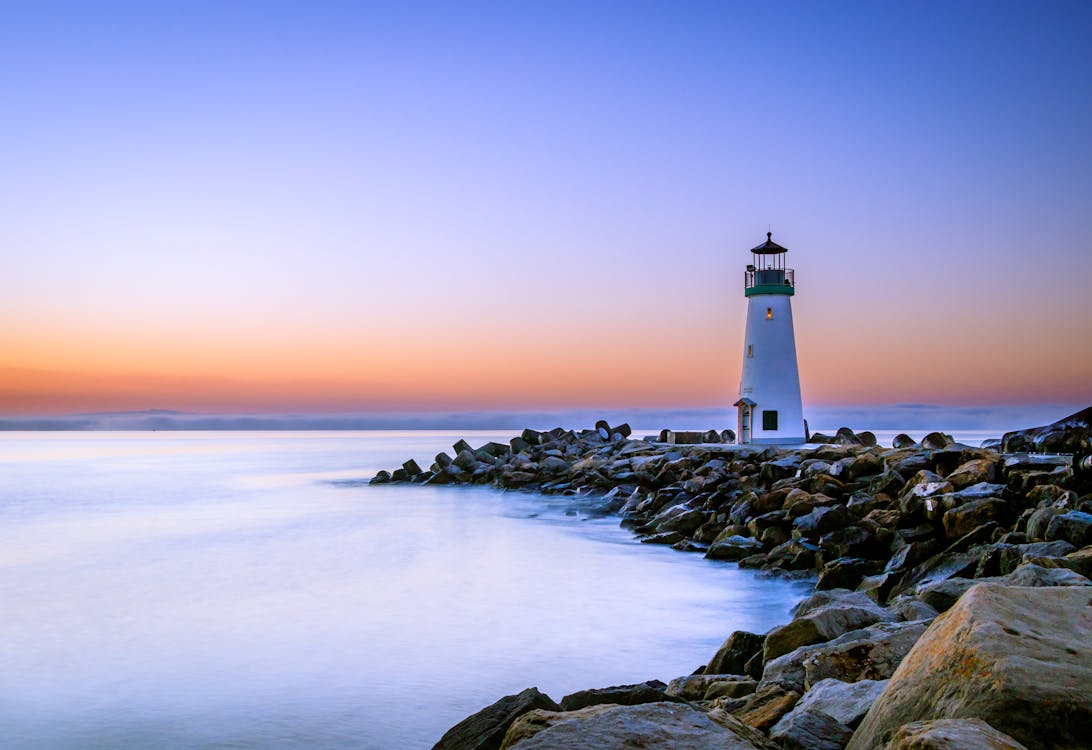 faire l'amour dans un lieu public phare, Bretagne, aube, bord de mer