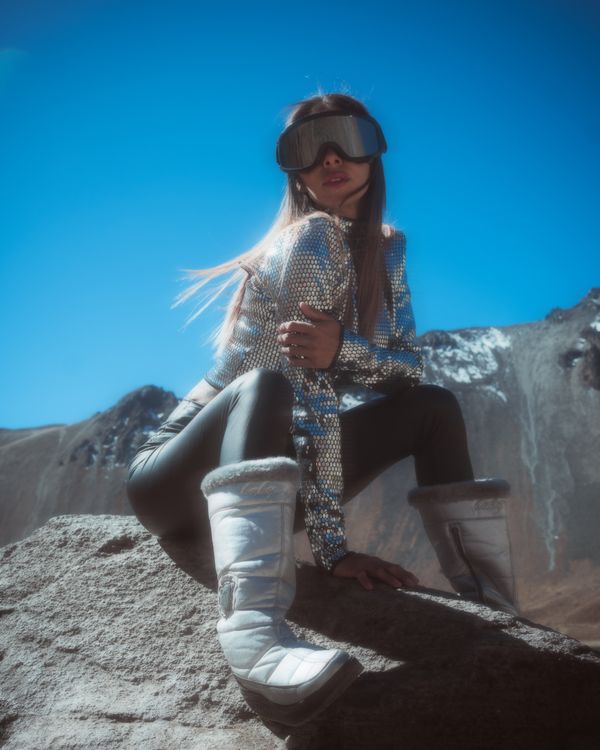 Mountain-chic elegant winter boots outfit