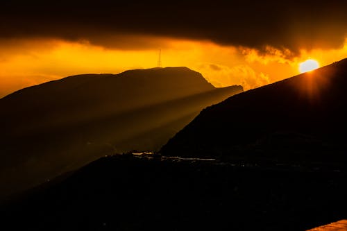 Ingyenes stockfotó hegyek, nap, Napkelte témában