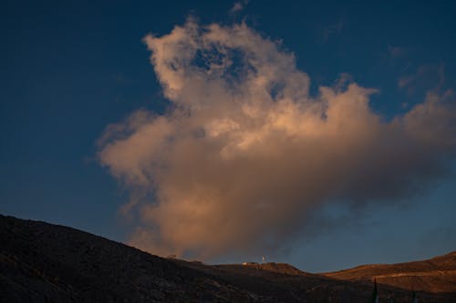 Fotobanka s bezplatnými fotkami na tému kopec, modrá obloha, mrak