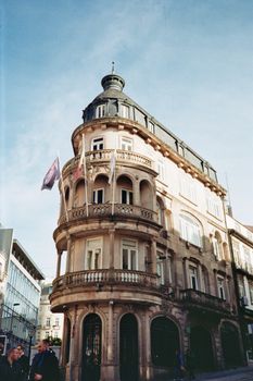 位于波尔图市中心的历史建筑，展示欧洲建筑魅力，拥有精美的外立面。 - 相关推荐