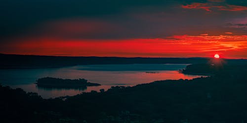 Sunrise over Beaver Lake