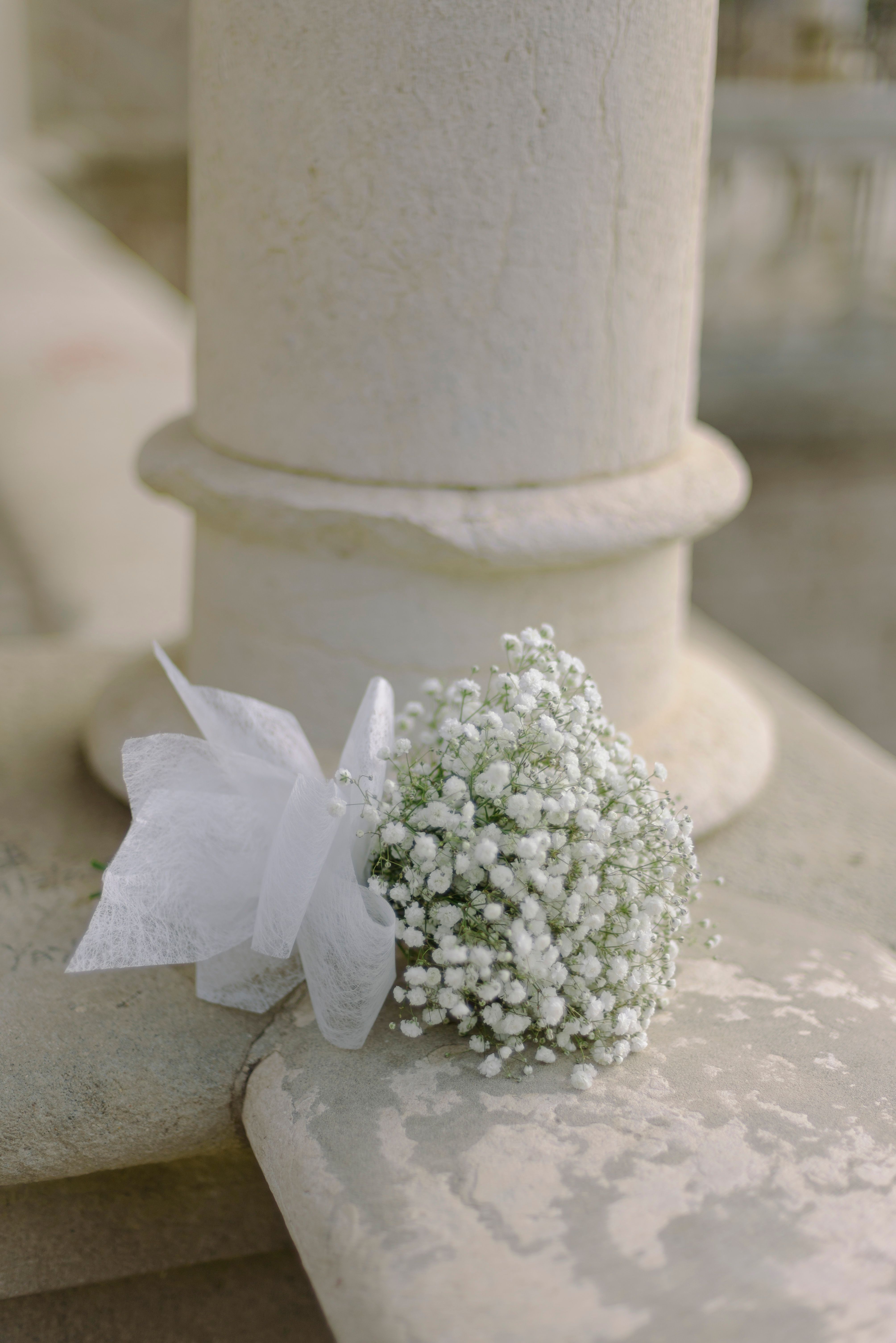 Pequeño bouquet blanco minimalista