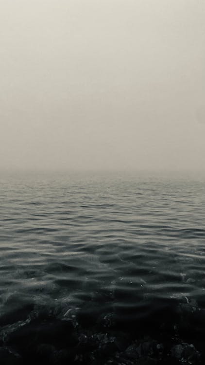 Foto profissional grátis de acima do mar, dia nublado, enevoado