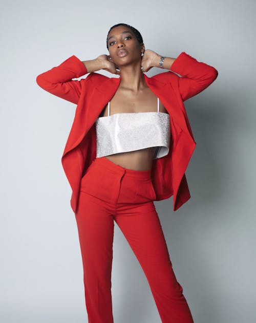 모델, 빨간 옷, 서 있는의 무료 스톡 사진