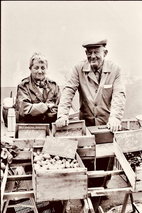 Foto d'estoc gratuïta de ancians, bazar, casat