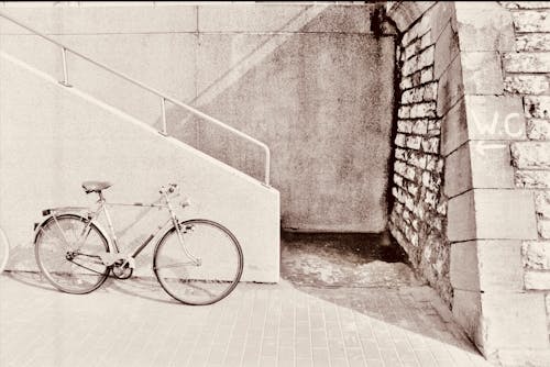 analog fotoğrafçılık, bağbozumu, bisiklet içeren Ücretsiz stok fotoğraf