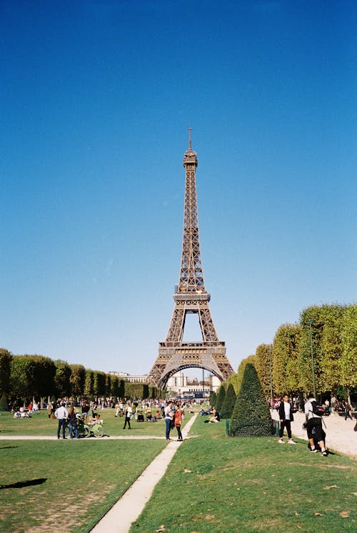 dikey atış, eiffel kulesi, Fransa içeren Ücretsiz stok fotoğraf