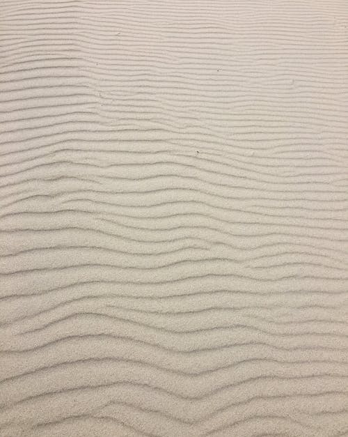 Wellen Im Braunen Sand