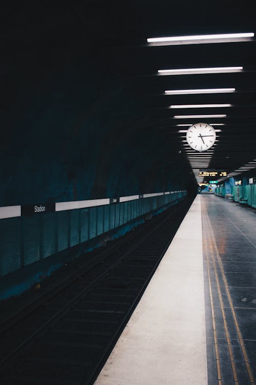 Безкоштовне стокове фото на тему «Залізничний вокзал, залізничної колії, платформа»