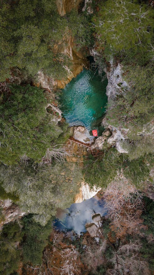 Бесплатное стоковое фото с Аэрофотосъемка, вертикальный выстрел, вода