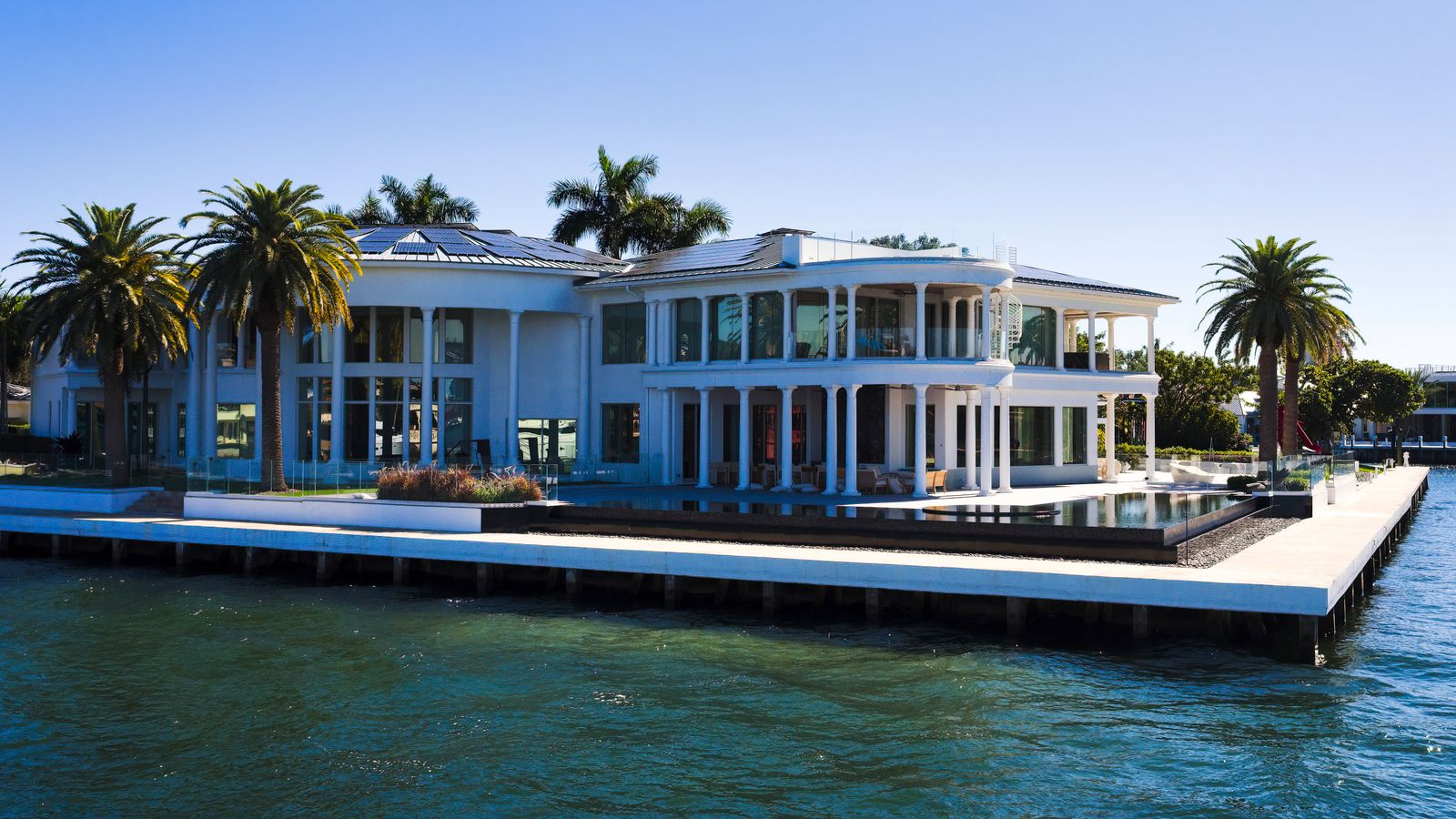 Florida architecture and lifestyle inspiration for the South of Southern (SoSo) guide; illustrative photograph