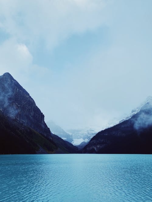 Fotobanka s bezplatnými fotkami na tému hmla, horské jazero, hory