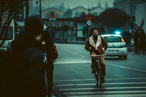 무료 남자, 도로, 도시 거리의 무료 스톡 사진