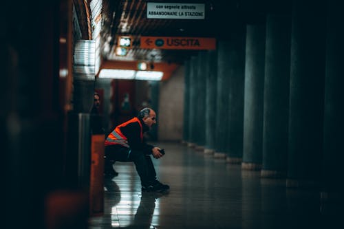 Foto stok gratis bawah tanah, duduk, Italia