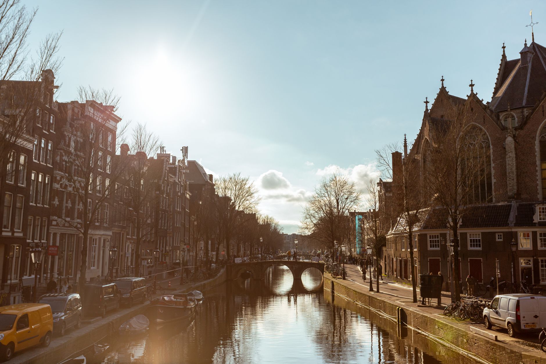 Luxe optrekje met moderne uitstraling en zwembad