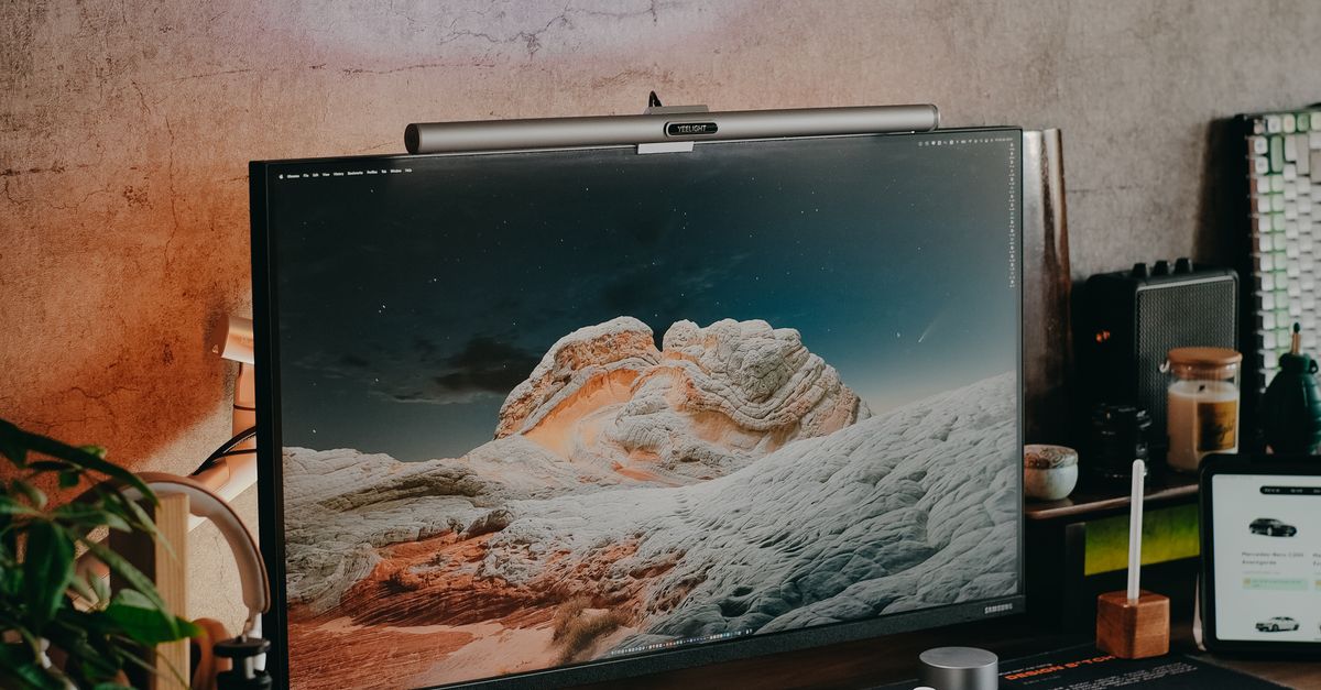 Simple Computer Setup With Large Monitor Computer Setup with Big Monitor Screen · Free Stock Photo
