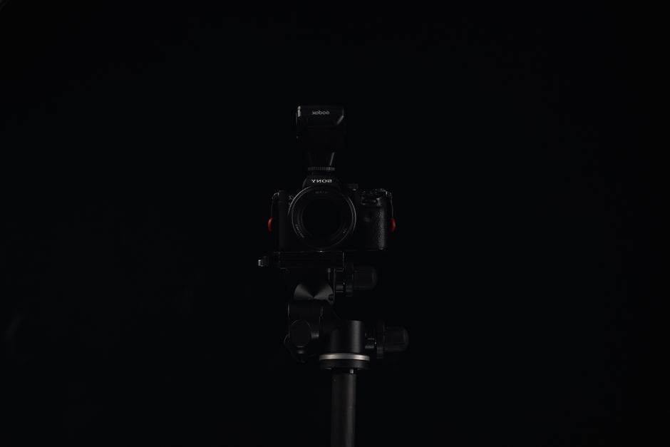 Trilho de foco montado em tripé com objetiva macro para focus stacking em alta ampliação