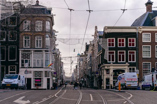 Immagine gratuita di auto, binari del tram, cittadina