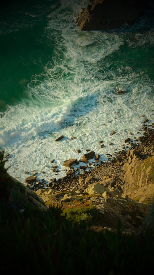 Безкоштовне стокове фото на тему «берег моря, берег океану, вертикальні постріл»