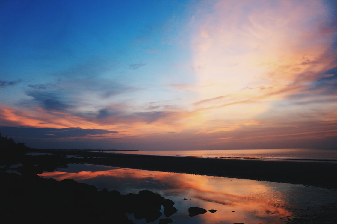 Calm Body of Water during Golden Hour · Free Stock Photo