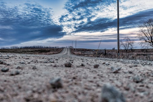 Immagine gratuita di campo, ghiaia, nuvole