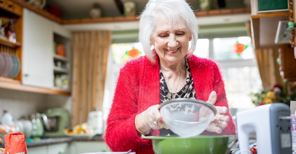 財經:72歲老婦擁500萬元卻因「1問題」重返麵包店打工