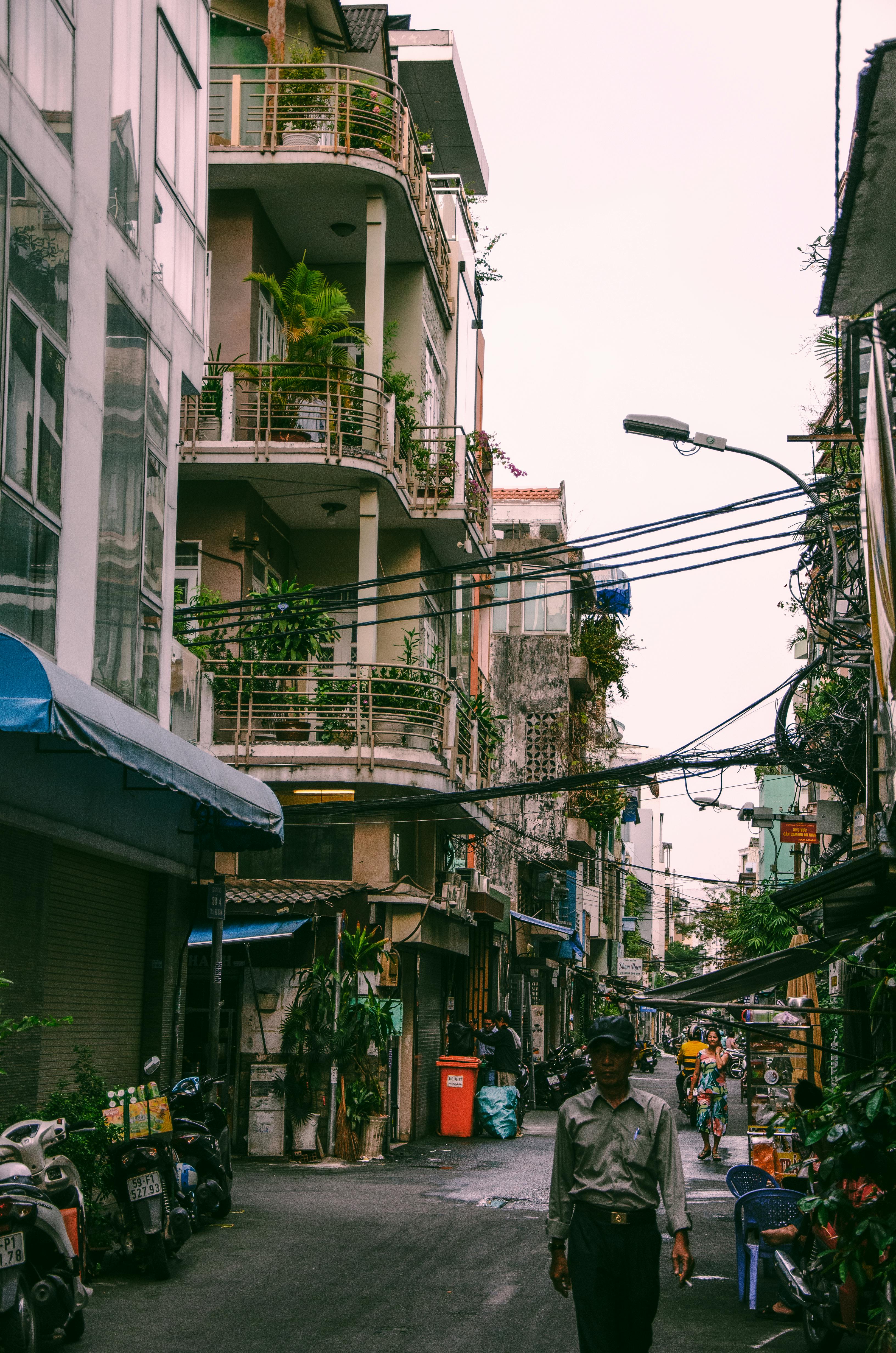 Street in Town · Free Stock Photo