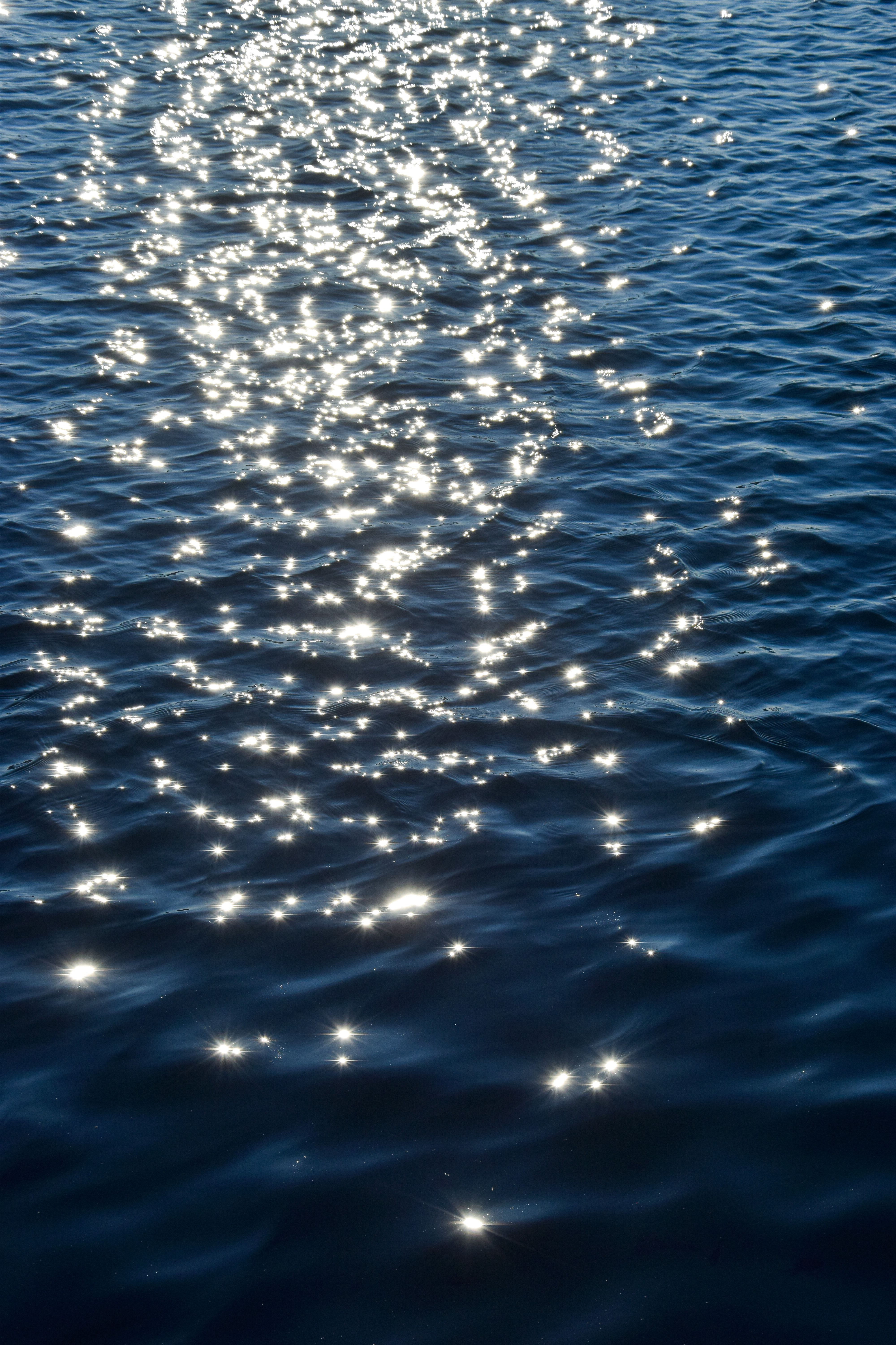 Close-up of a Water Surface Reflecting the Sunlight · Free Stock Photo