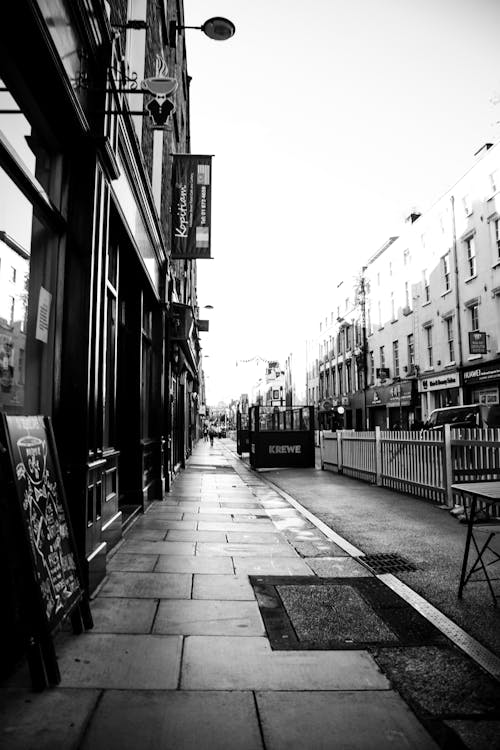 Black and White Picture of a City Street 