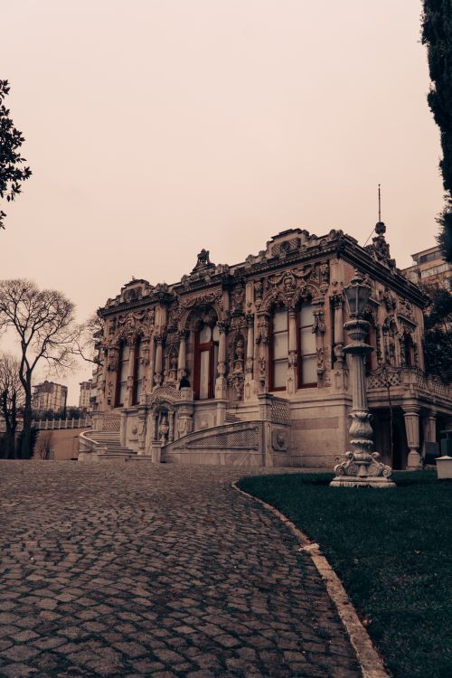 Free Explore the ornate facade of Ihlamur Palace, showcasing grand architecture and luxurious details. Stock Photo