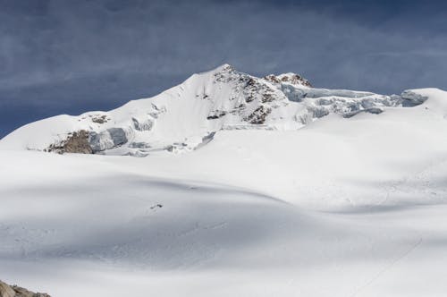 Immagine gratuita di catena montuosa, freddo, inverno