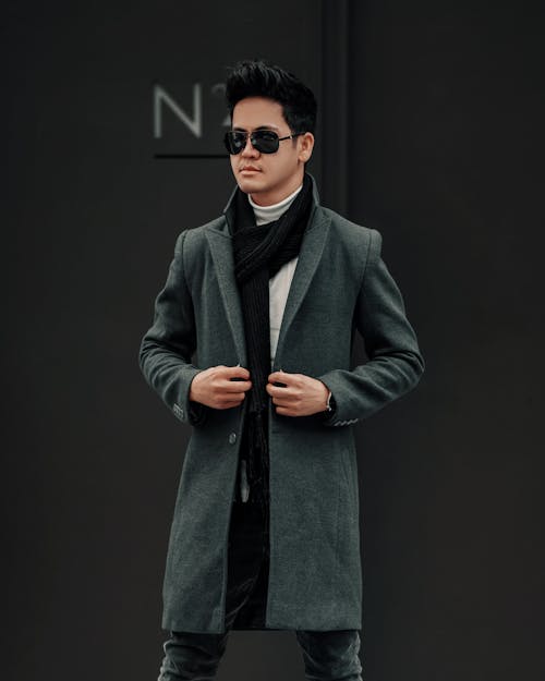 Foto profissional grátis de casaco cinza, de pé, elegância