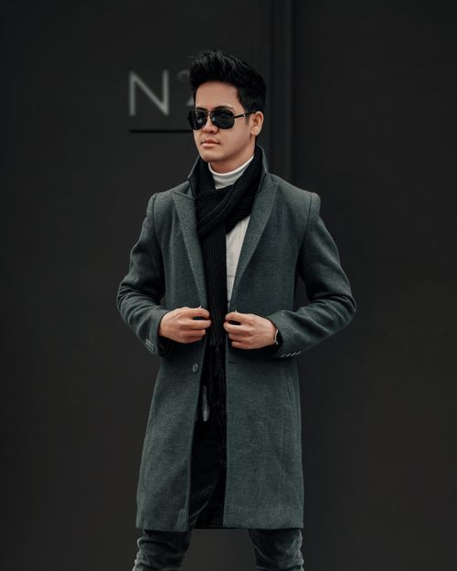 Free Elegant man in gray coat and sunglasses posing outdoors in Tehran, showcasing modern fashion. Stock Photo